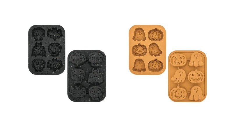 two black and two orange cakelet pans