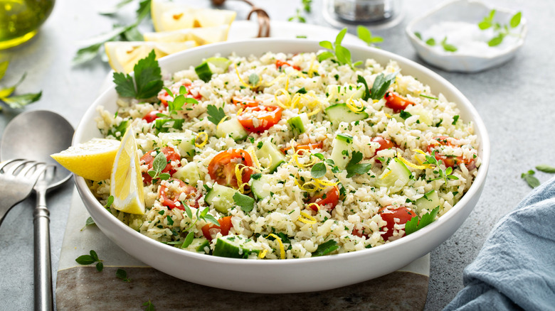 tabbouleh salad with cauliflower rice