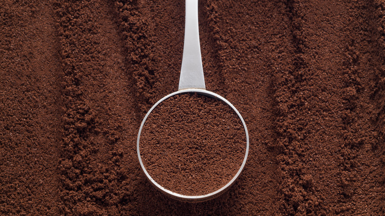 Espresso powder with coffee scoop