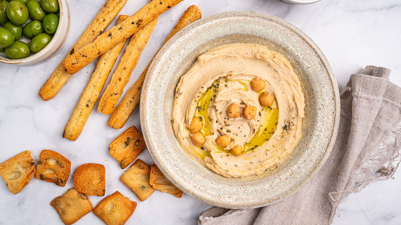 Creamy hummus with breadsticks