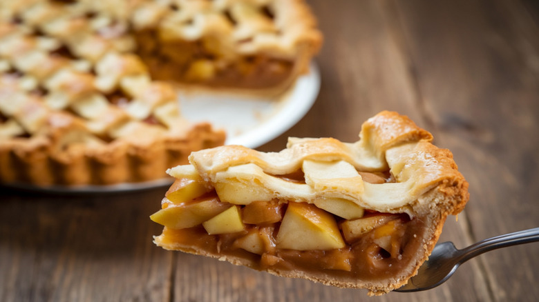 Slicing an apple pie