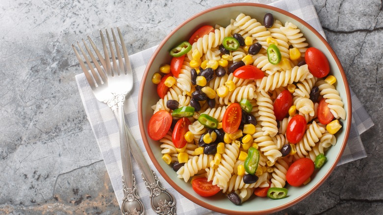 Pasta salad with black beans