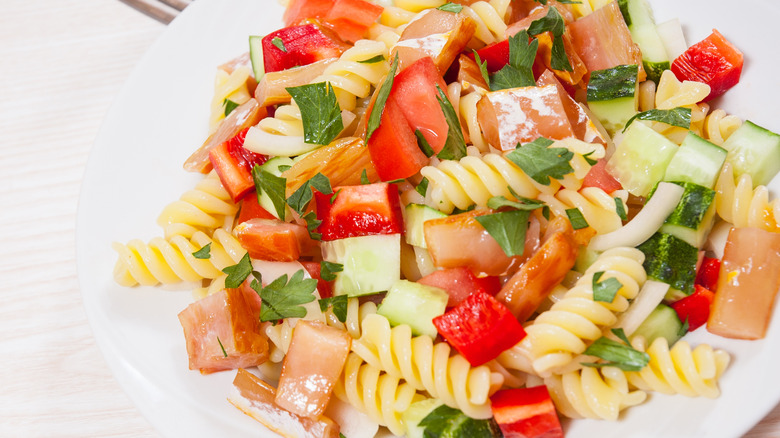 Pasta salad with smoked salmon and tomatoes