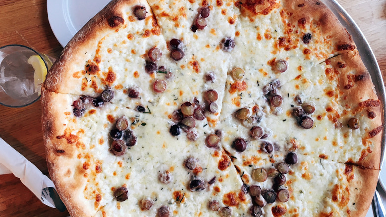 Grape and gorgonzola pizza