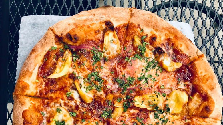 Jackfruit pizza with herbs