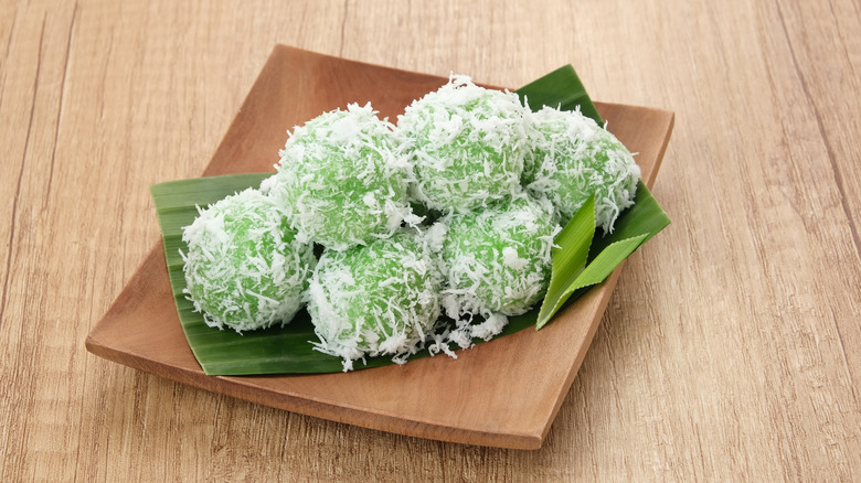 A plate of buah melaka.
