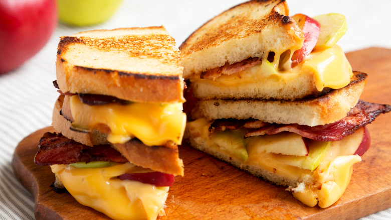 bacon apple grilled cheese sandwiches