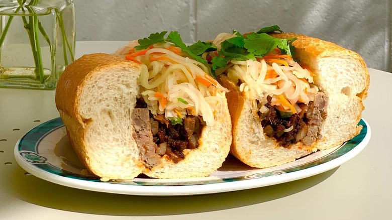 A beef num pang sandwich on a plate