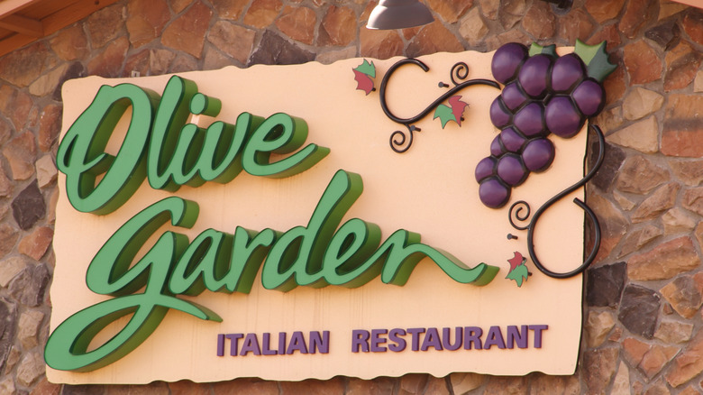Olive Garden sign outside of a restaurant