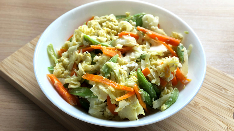 A bowl of Indonesian orak-arik on a table