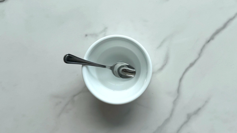 small white bowl with diluted vinegar