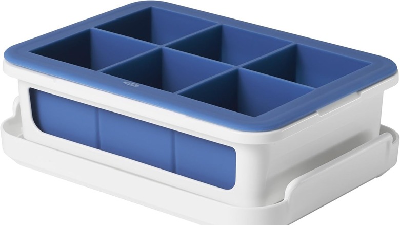 A large-cube ice tray.