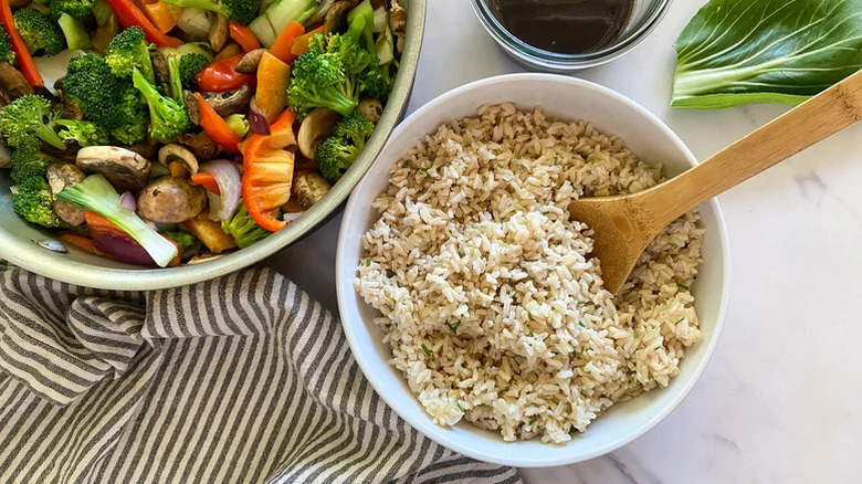Steamed brown rice with veggies