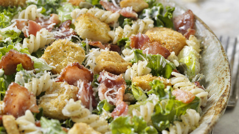 Pasta salad with bacon and croutons