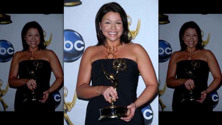 Rachael Ray smiling while holding an Emmy award in 2008.