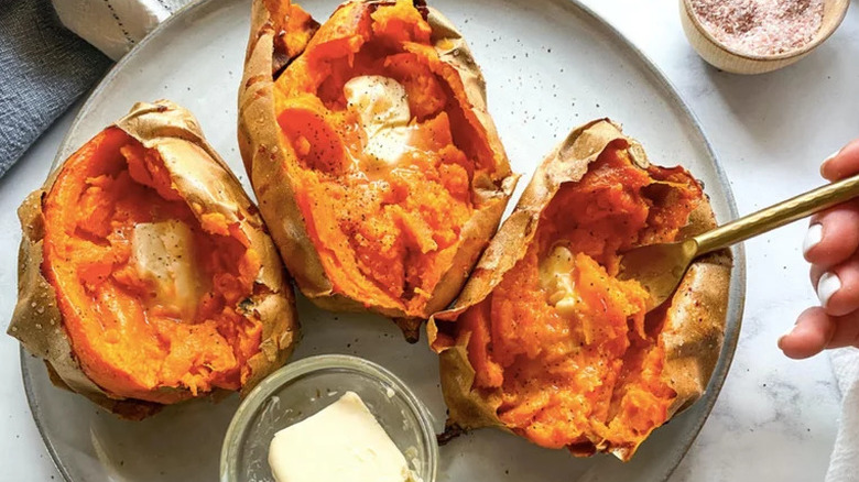 Baked sweet potatoes with butter