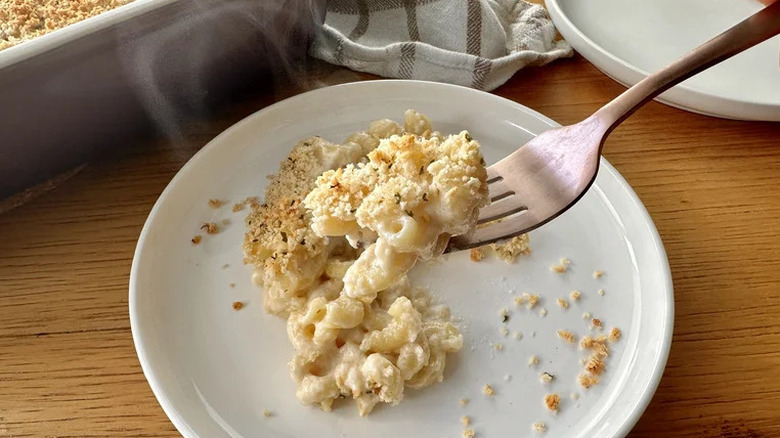 Plate of macaroni and cheese with breadcrumbs