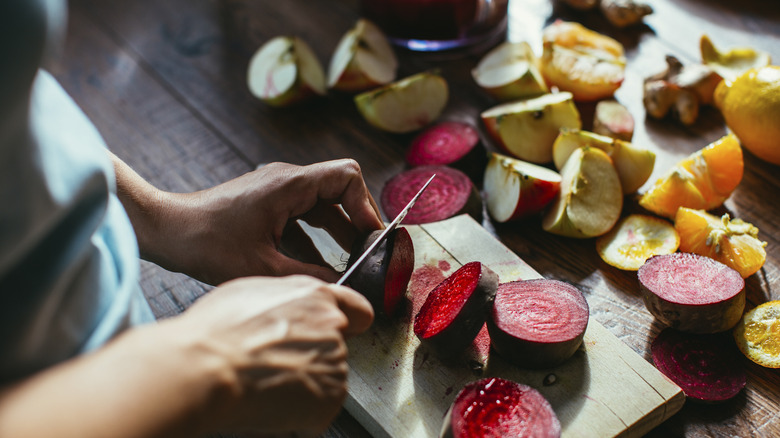 Hands cutting beet slices