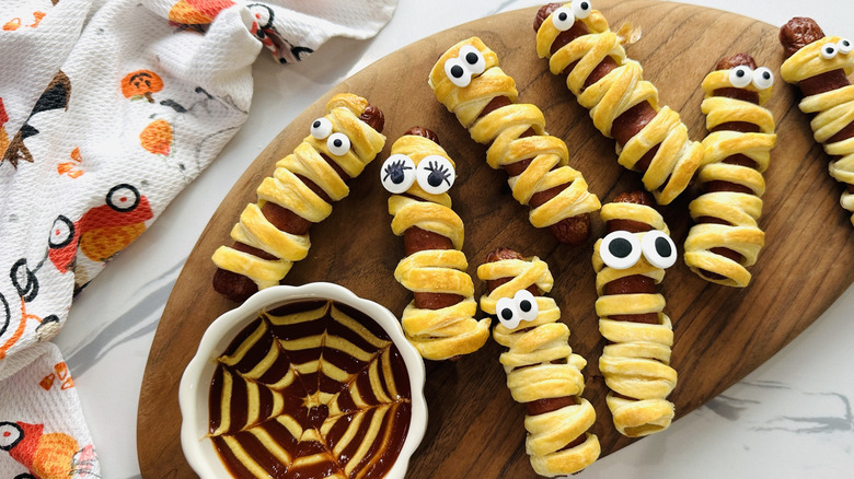 Mummy hot dogs with dipping sauce