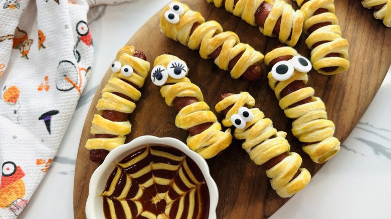 Mummy hot dogs with dipping sauce