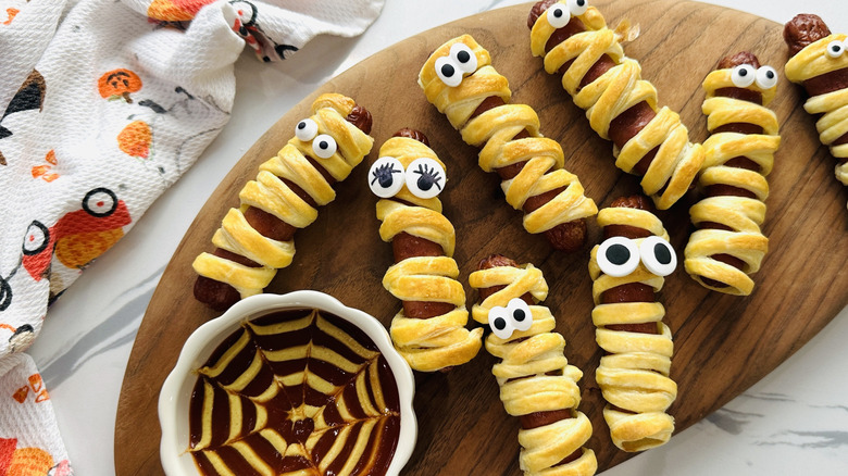 Mummy hot dogs with dipping sauce