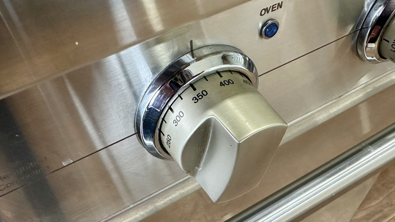 Oven knob set to 375 F