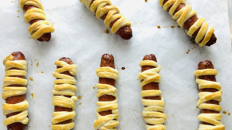 Baked mummy hot dogs