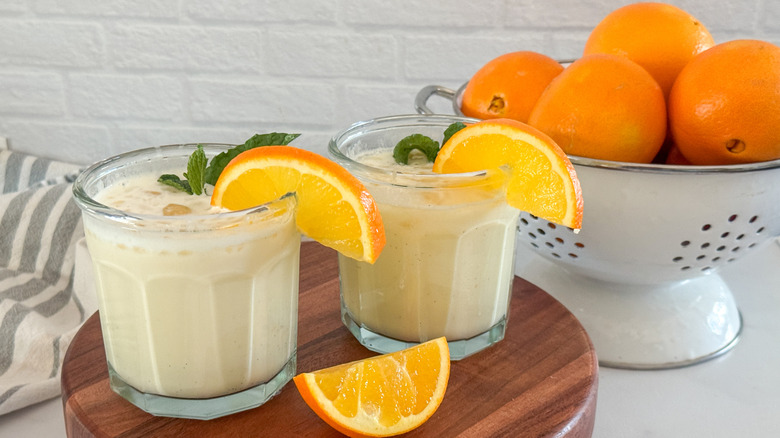 Glasses of morir soñando garnished with orange slices