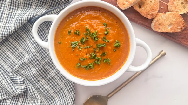 Red pepper soup with bread pieces