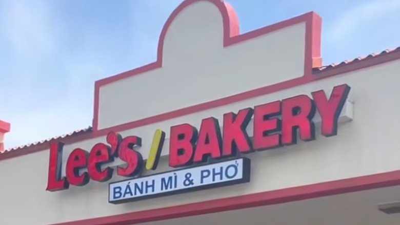 Exterior Lee's Bakery