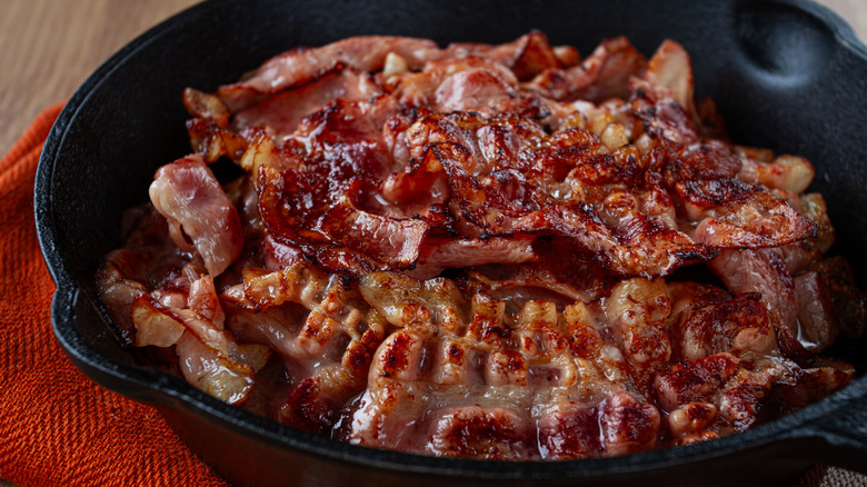 Bacon in a cast iron pan