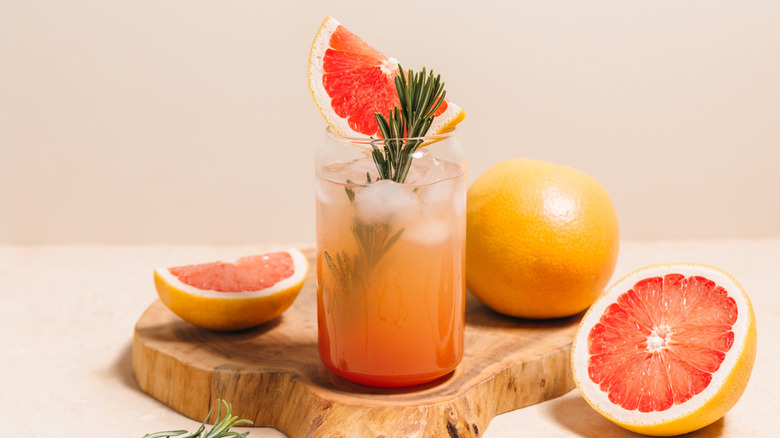 gin and grapefruit cocktail with slices grapefruit