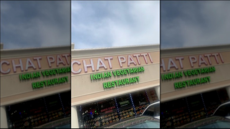 Exterior Chat Patti