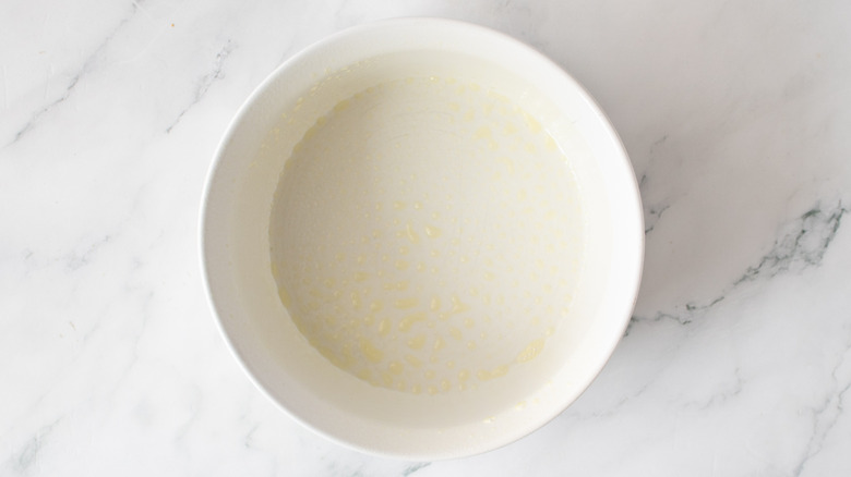 round white casserole pan