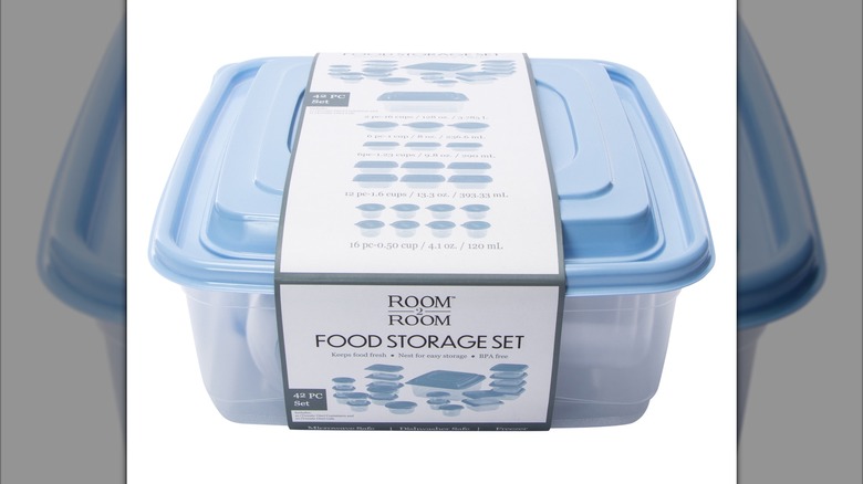 A container with different containers inside and a paper label that says "food storage set."