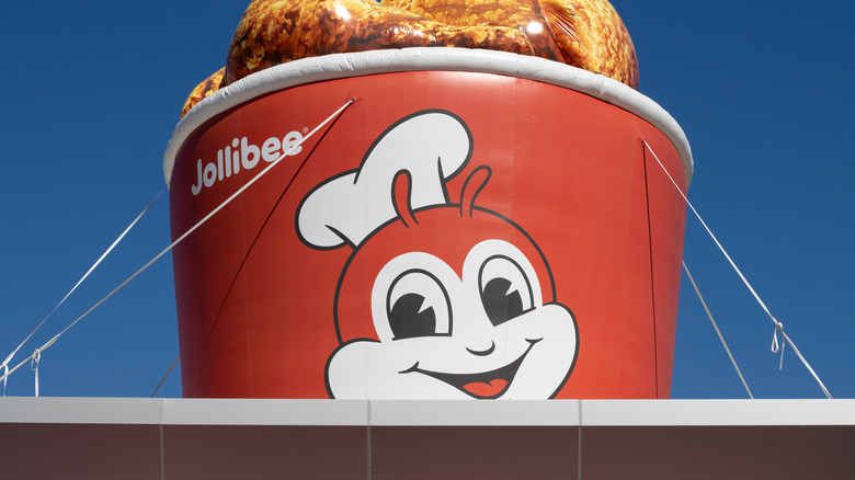 The outside of a Jollibee