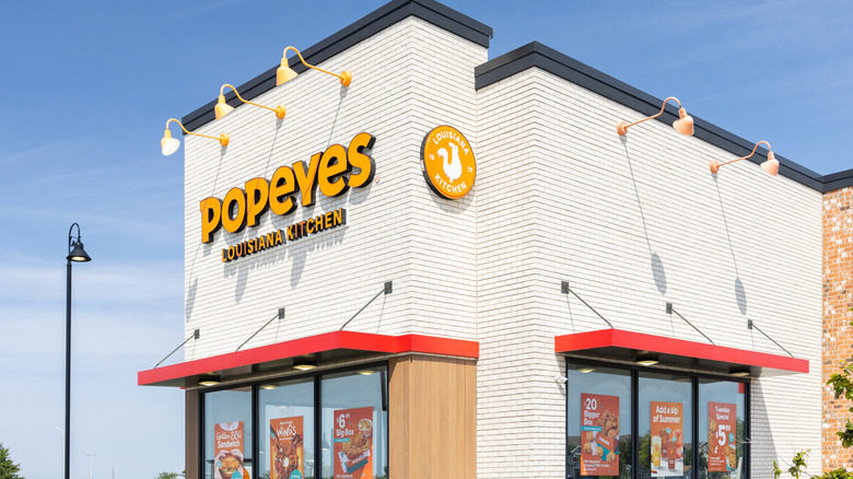 A Popeye's building