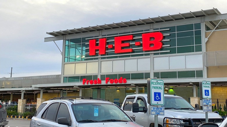 H-E-B store exterior