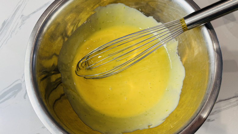Key lime pie filling in bowl