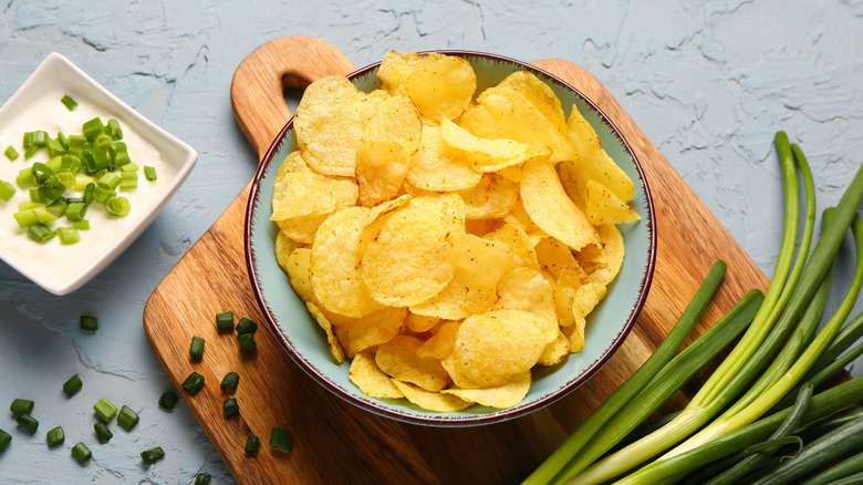 Potato chips and green onions