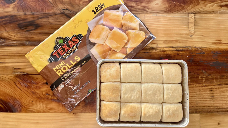 Tray ff baked Texas Roadhouse Mini Rolls with packaging