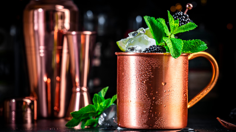 Moscow mule with berries and mint