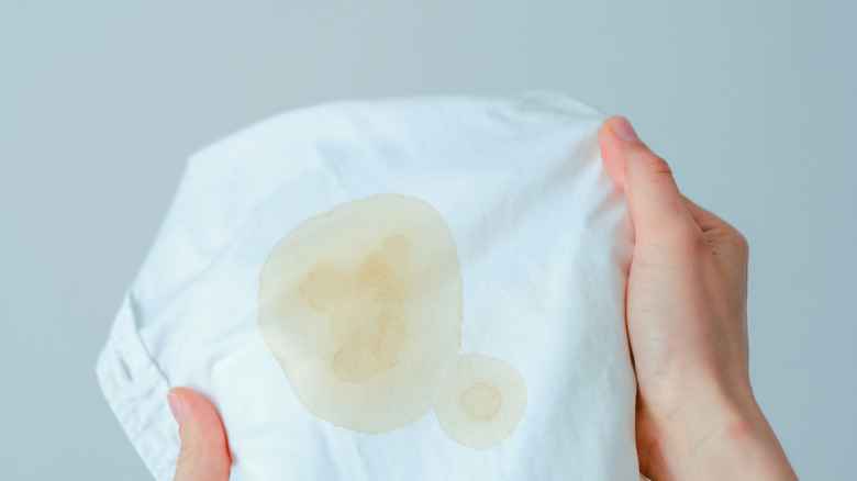 A tea stain on a white fabric.