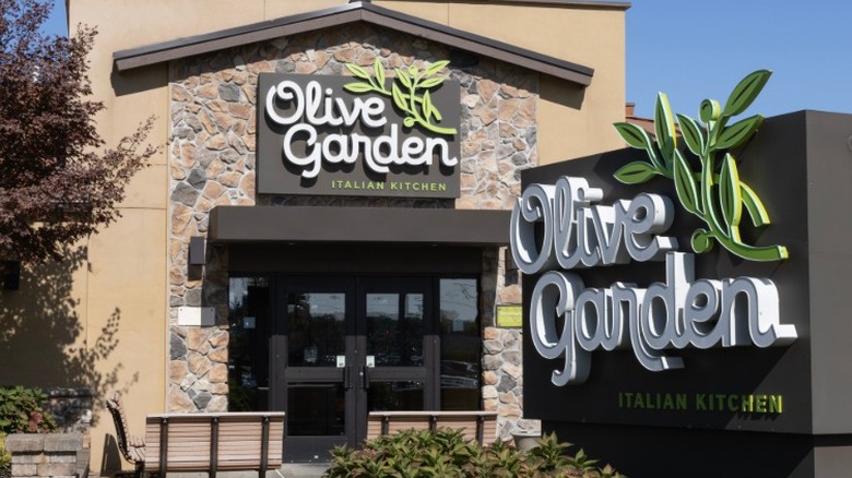 An exterior shot of an Olive Garden restaurant