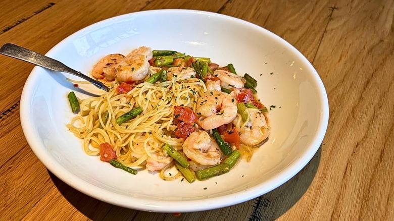 A plate of Shrimp Scampi from Olive Garden