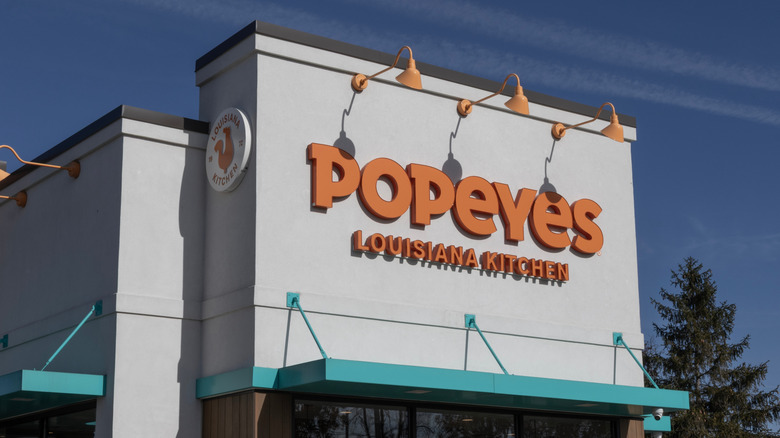 Exterior of Popeyes
