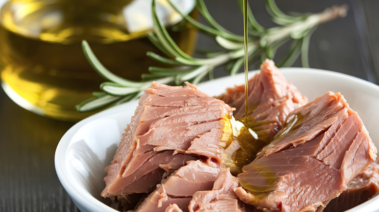 A dish of canned tuna drizzled with olive oil