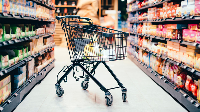 Shopping cart in the middle of the aisle