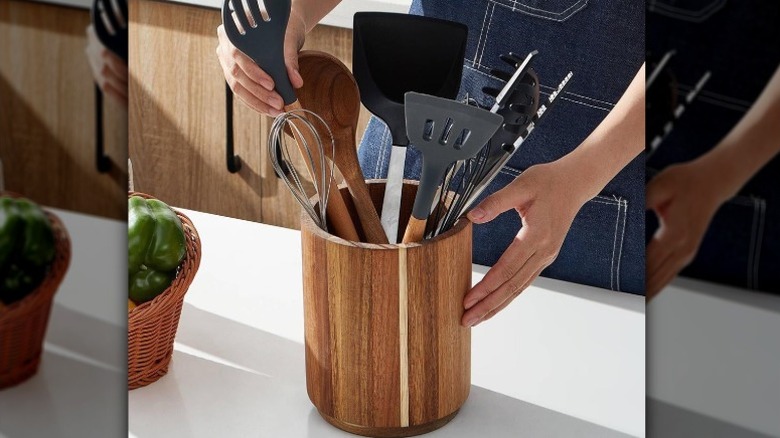 NoBrand Acacia Wood 360 Degree Rotating Utensil Holder