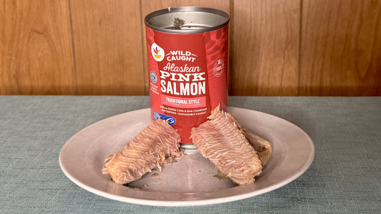 A can of Stop & Shop Alaskan pink salmon on a plate with the canned salmon